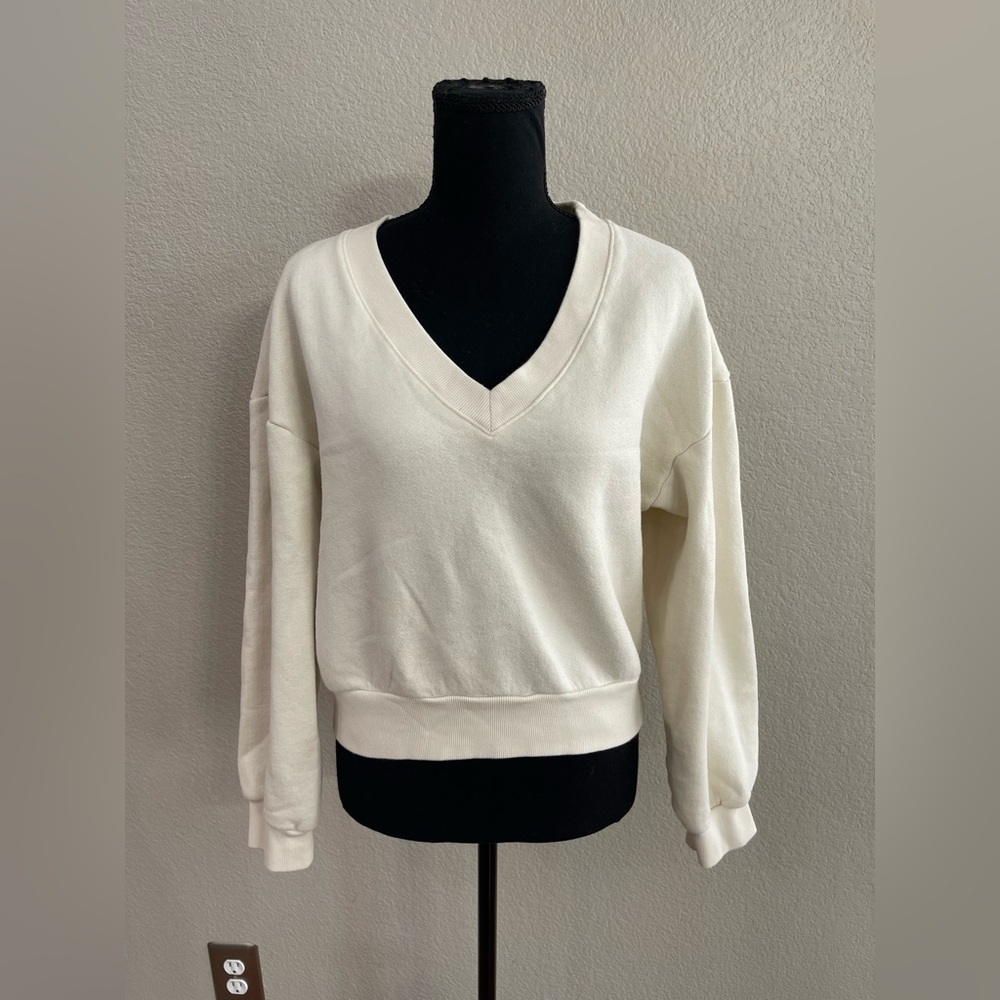 Beyond Yoga V-Neck Cream Sweater XS